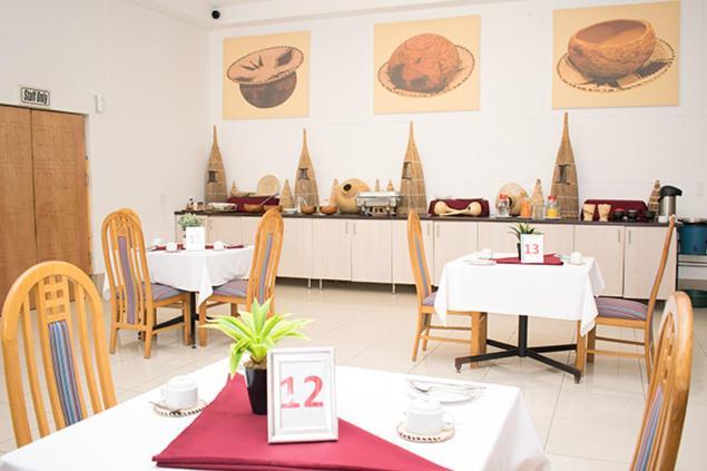 Ekamuti Town Lodge Oniihandi Buitenkant foto